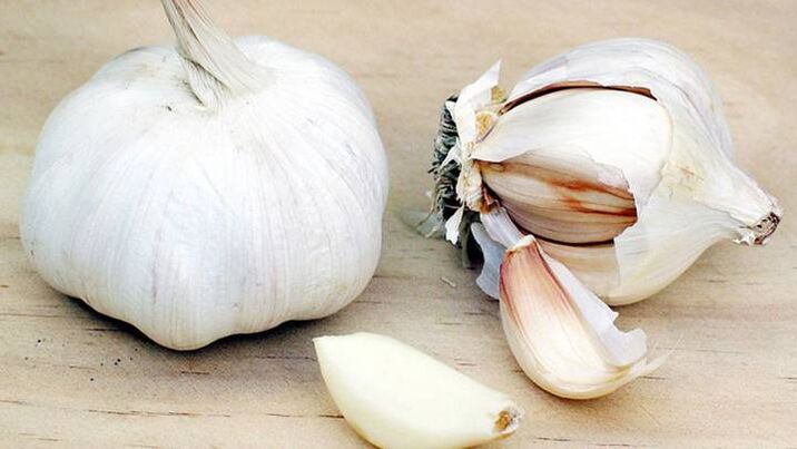 garlic against foot fungus